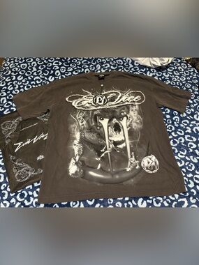 Unbranded Kids Long-Sleeve Graphic Tee in Dark Brown with Skull Motif